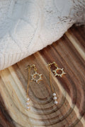 Boucles d’Oreilles SOLA Acier Inoxydable Motif Soleil Strass & Pendant Arrière Perle d’Eau Douce – Fini Or - Les Créations De Loly