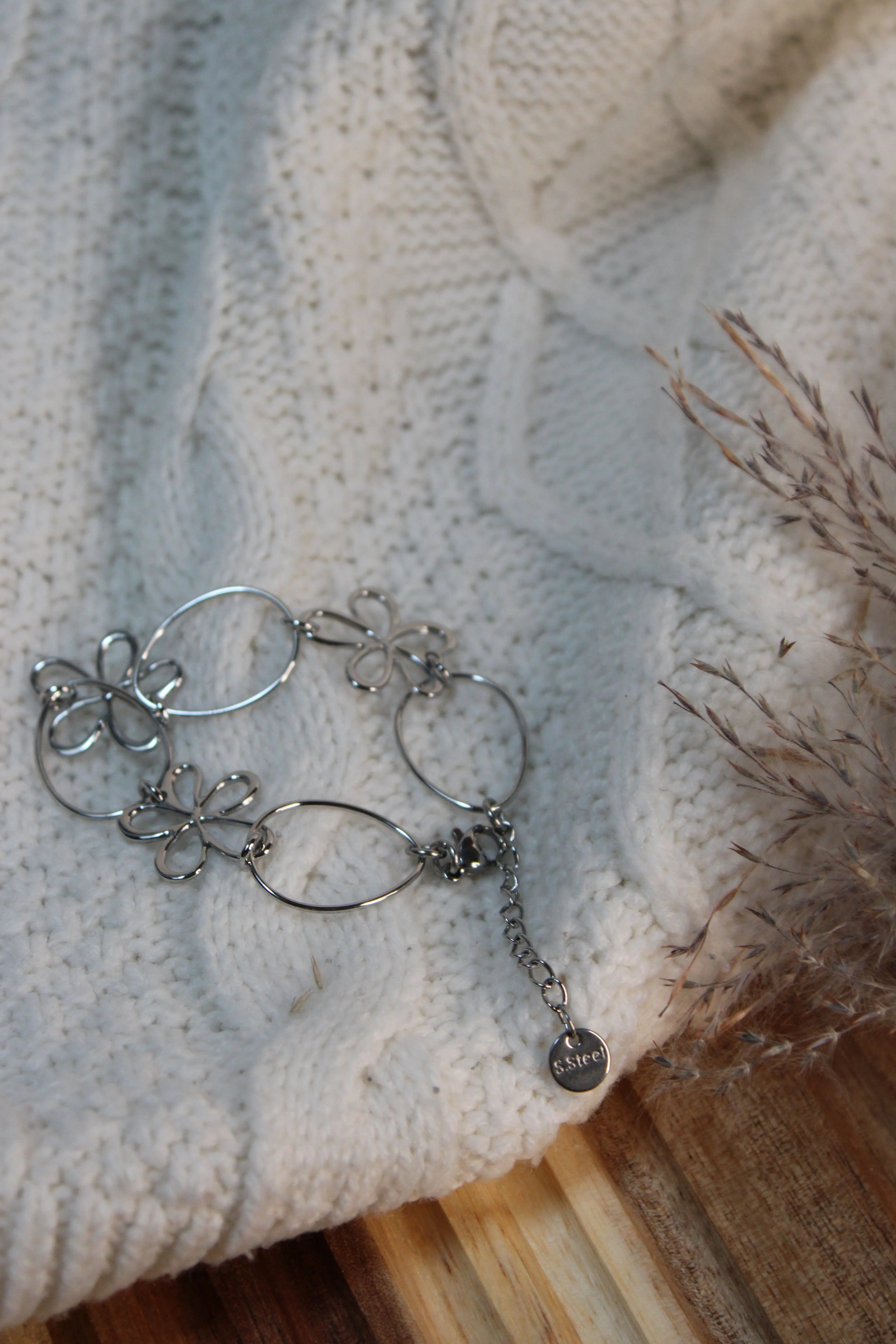 Bracelet LILA en Acier Inoxydable • Finition Dorée ou Argentée • Bijou Minimaliste Femme - Les Créations De Loly