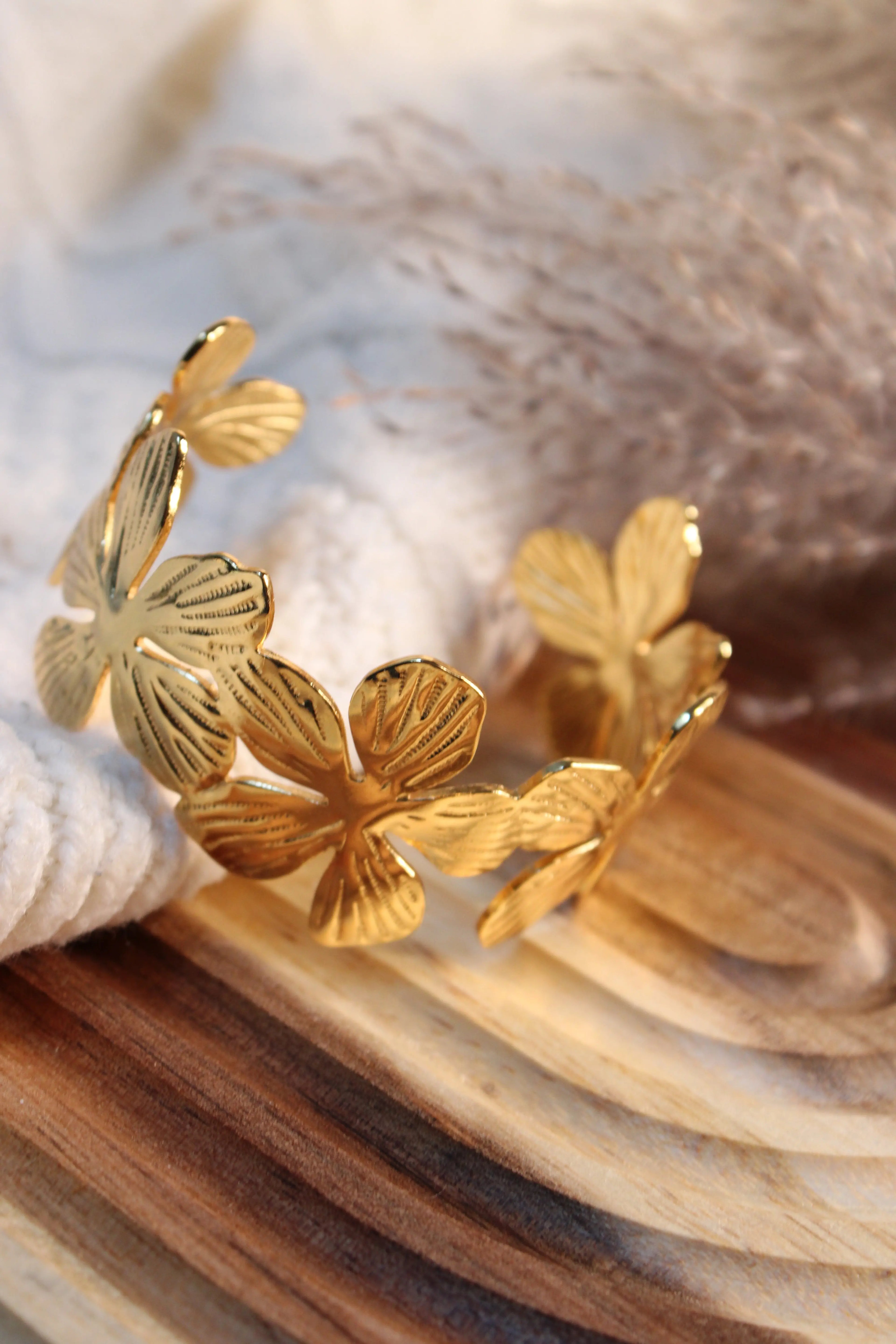 Florya • Bracelet Jonc Doré à Motifs Floraux • Bijou Femme Tendance - Les Créations De Loly