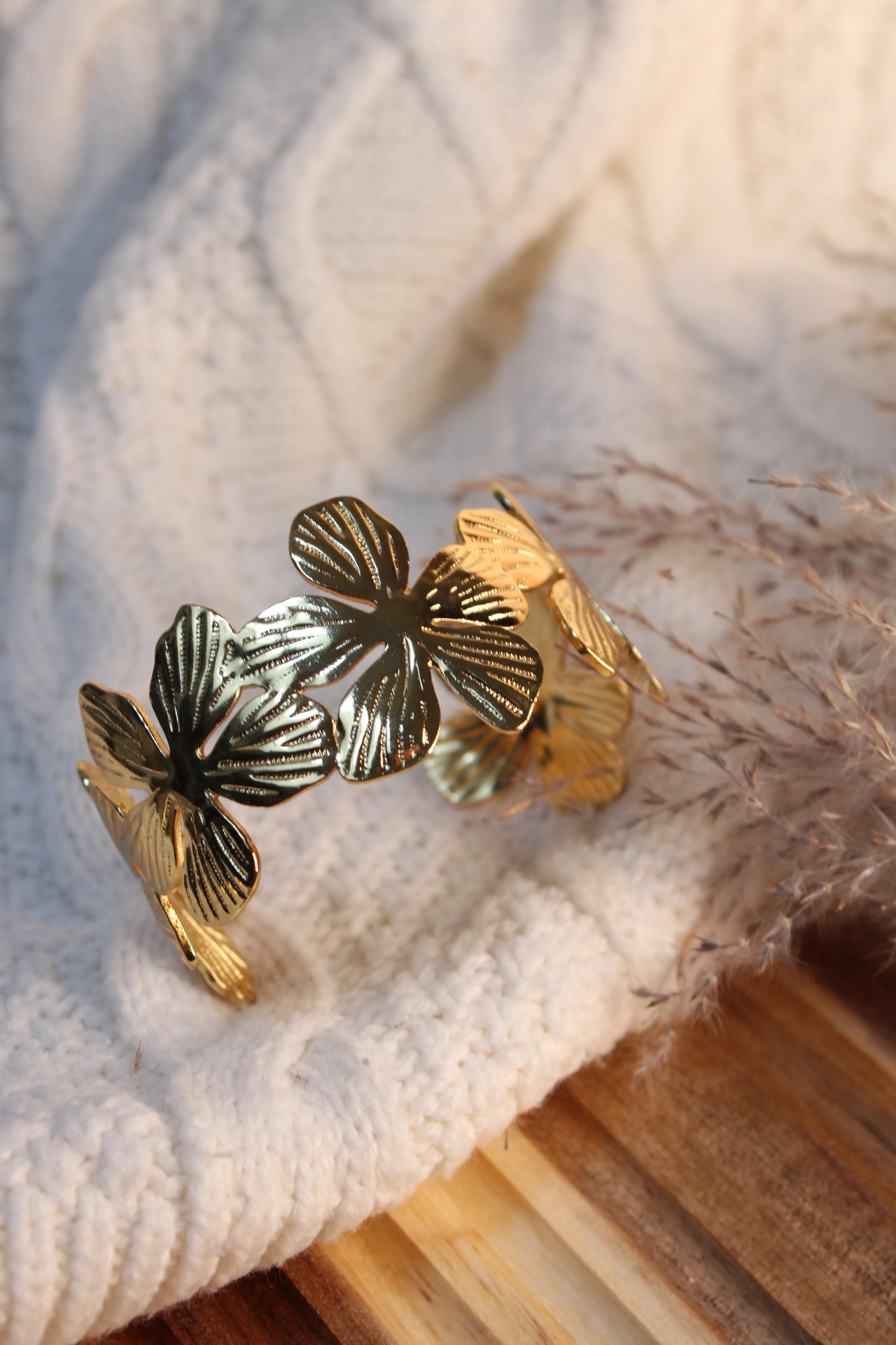 Florya • Bracelet Jonc Doré à Motifs Floraux • Bijou Femme Tendance - Les Créations De Loly