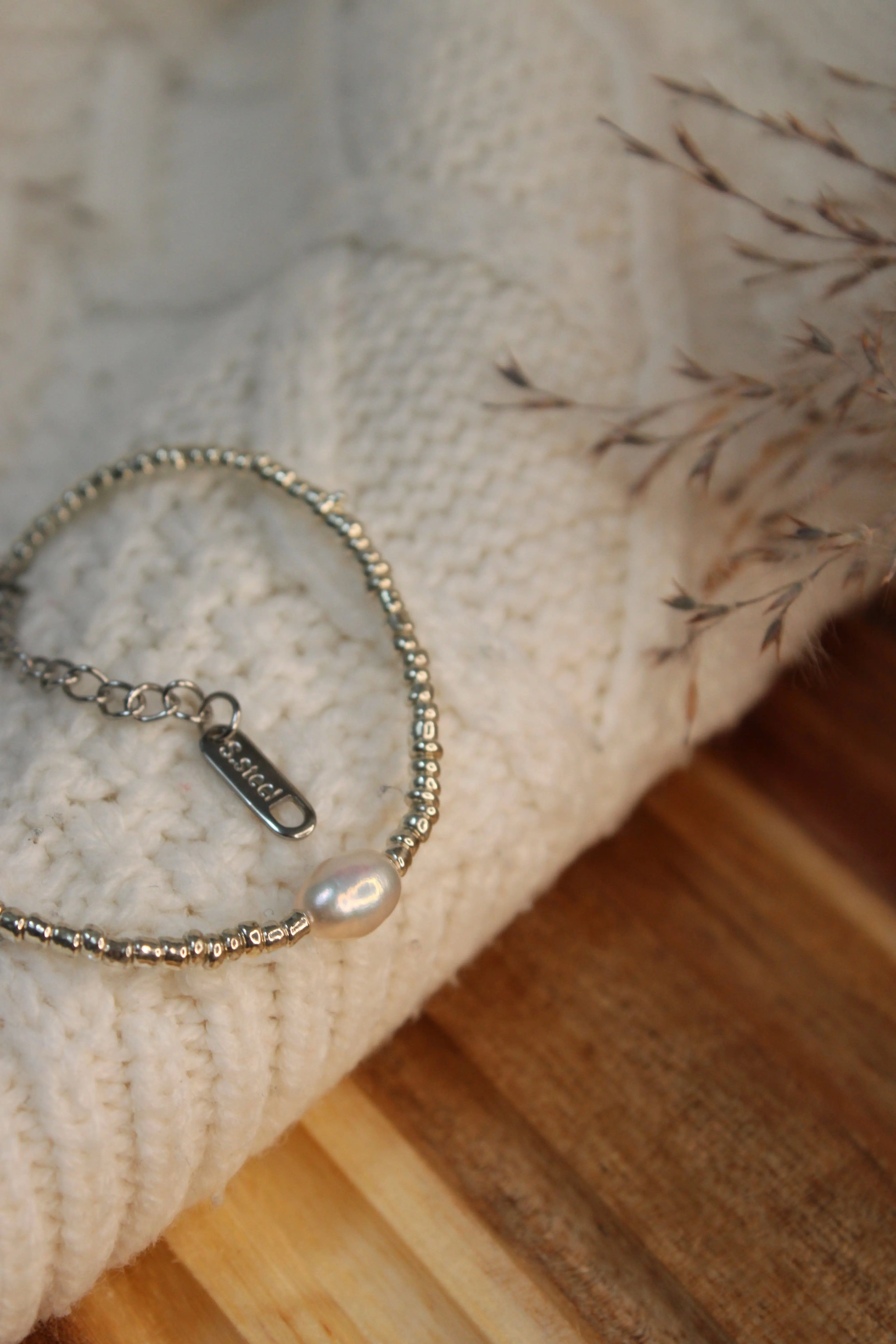Bracelet CELINA Acier Inoxydable Perle d’Eau Douce Centrale & Perles Dorées ou Argentées – Fini Or ou Argent - Les Créations De Loly