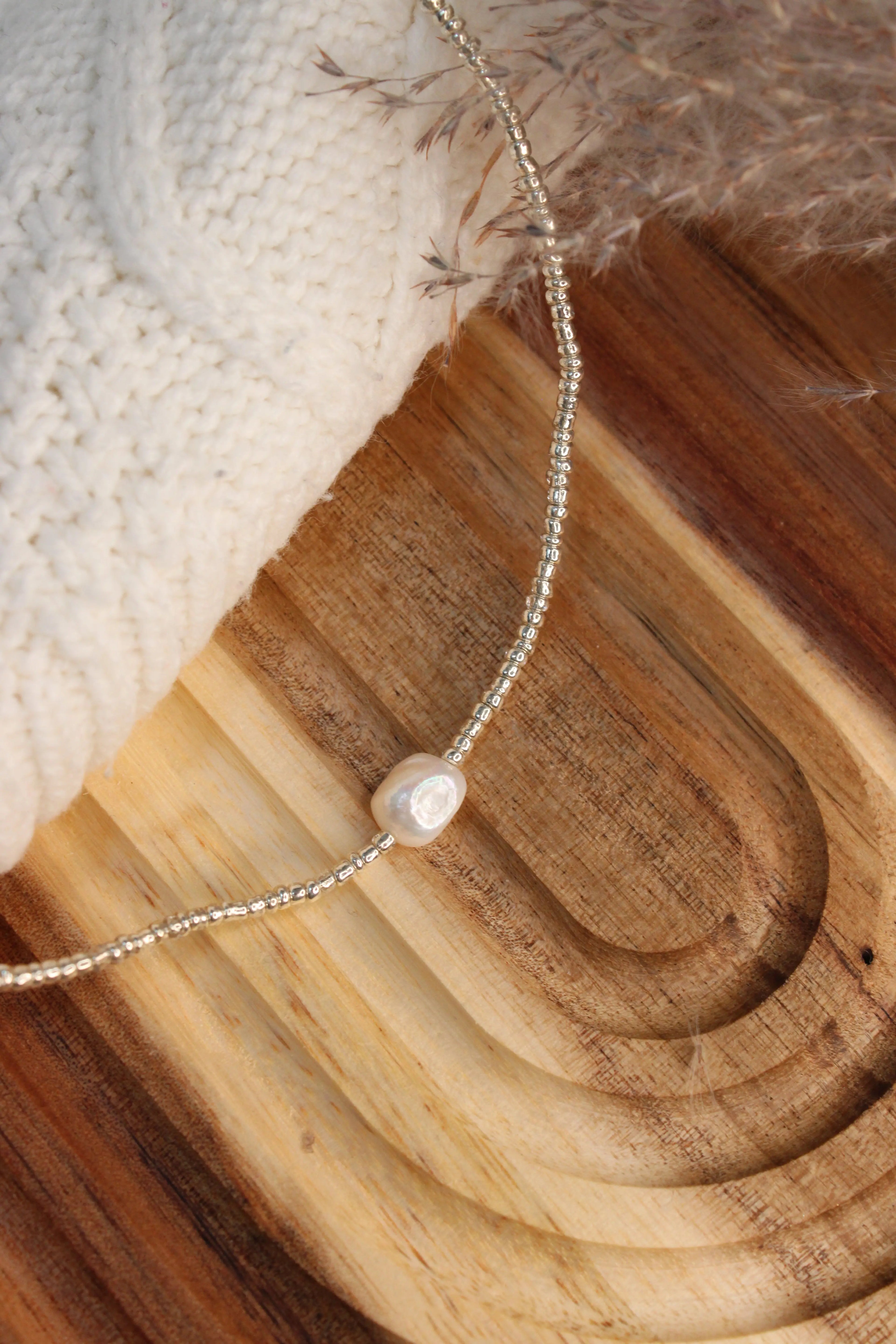 Collier CELINA Acier Inoxydable Perle d’Eau Douce Centrale & Perles Dorées ou Argentées  – Fini Or ou Argent - Les Créations De Loly