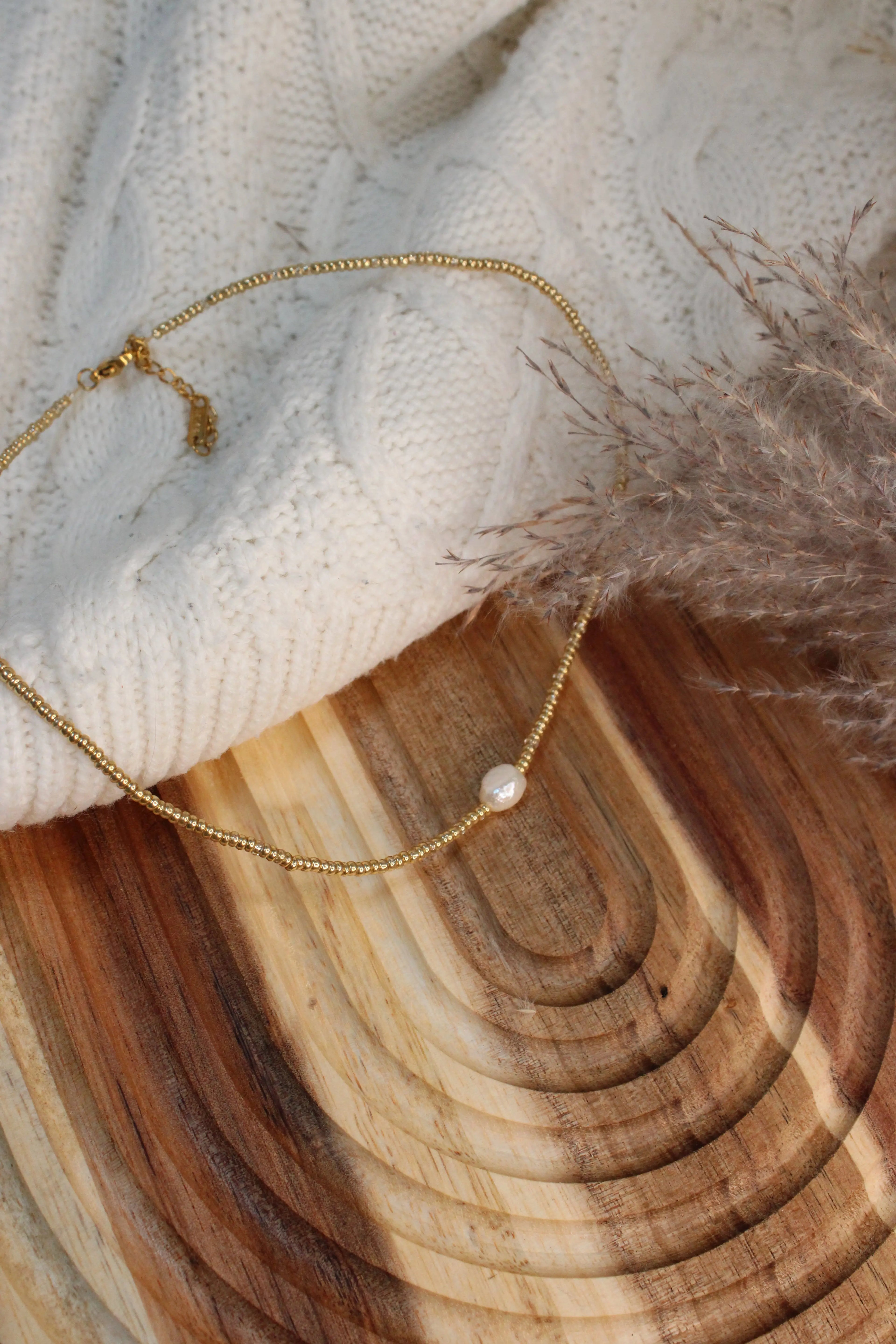 Collier CELINA Acier Inoxydable Perle d’Eau Douce Centrale & Perles Dorées ou Argentées  – Fini Or ou Argent - Les Créations De Loly