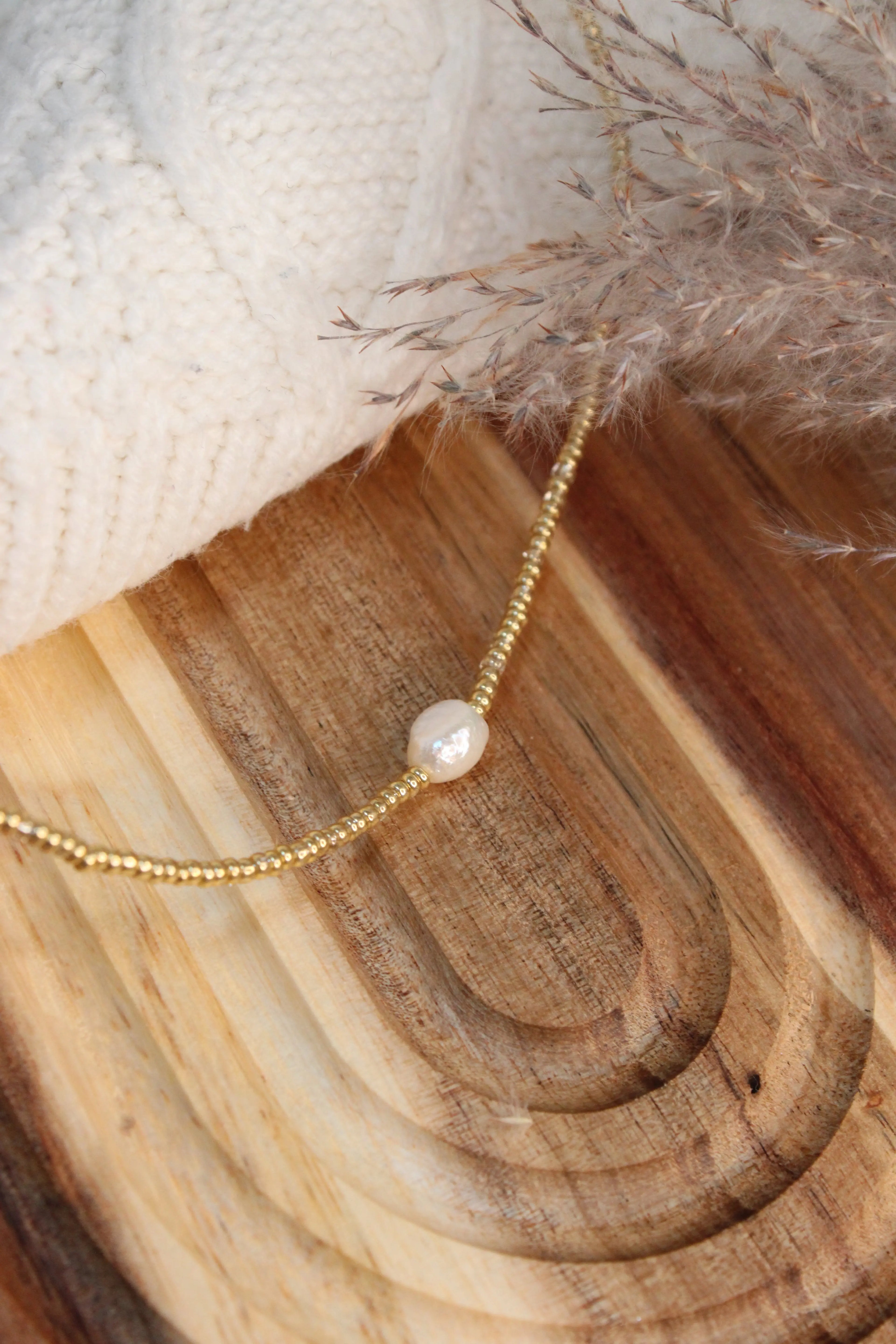 Collier CELINA Acier Inoxydable Perle d’Eau Douce Centrale & Perles Dorées ou Argentées  – Fini Or ou Argent - Les Créations De Loly